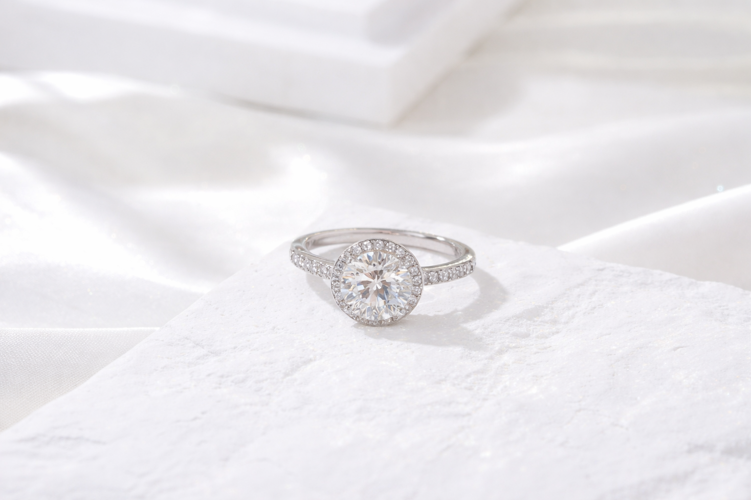 Moisannite ring 2 carat with GRA certificate s925