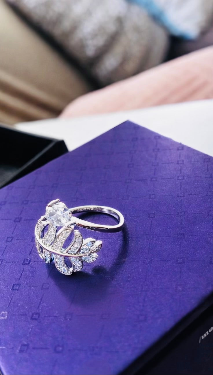 $68 ONLY 
S925

✨ STOP SCROLLING — this ring is EVERYTHING ✨

Fall in love with this S925 Adjustable Moissanite Leaf Vine Ring 💍
Crafted with D color VVS1 moissanite — insane sparkle that looks even better